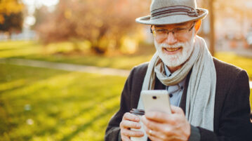 Pourquoi un téléphone simple est le meilleur choix pour les seniors ?